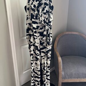 Mustard Seed Size Medium M Black and White Geometric Jumpsuit lot5665